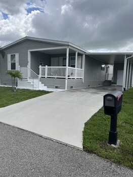 Thumbnail of mobile home