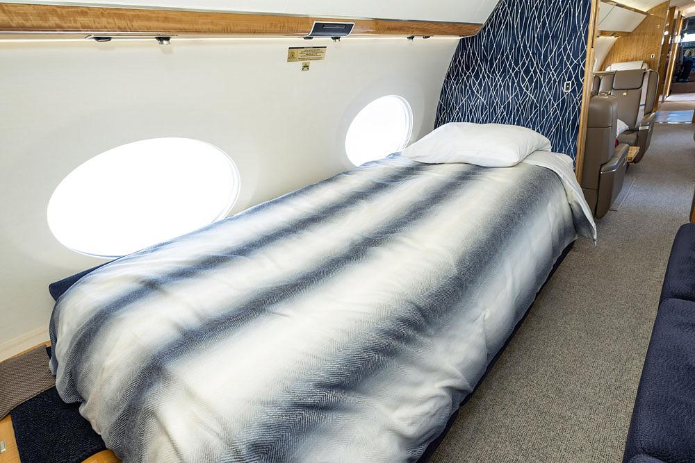 16-G650ER-sn-6285-Aft_Interior_Bed.jpg