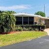 Mobile Home for Sale: Mobile Home - Tavares, FL, Tavares, FL