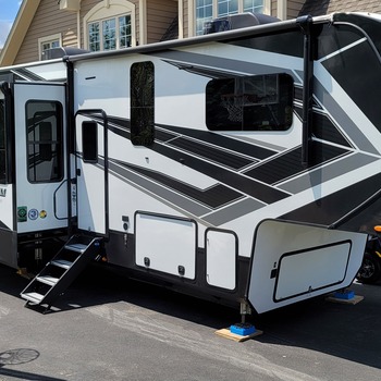 Thumbnail of RV