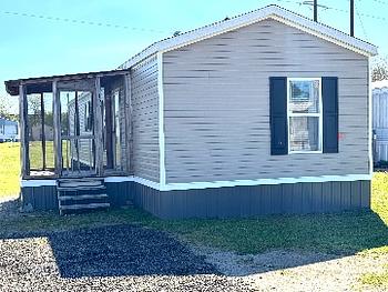 Photo of 2015 Southern Energy 2 Bed / 2 Bath with Covered Deck — Oxford Estates — $39,775