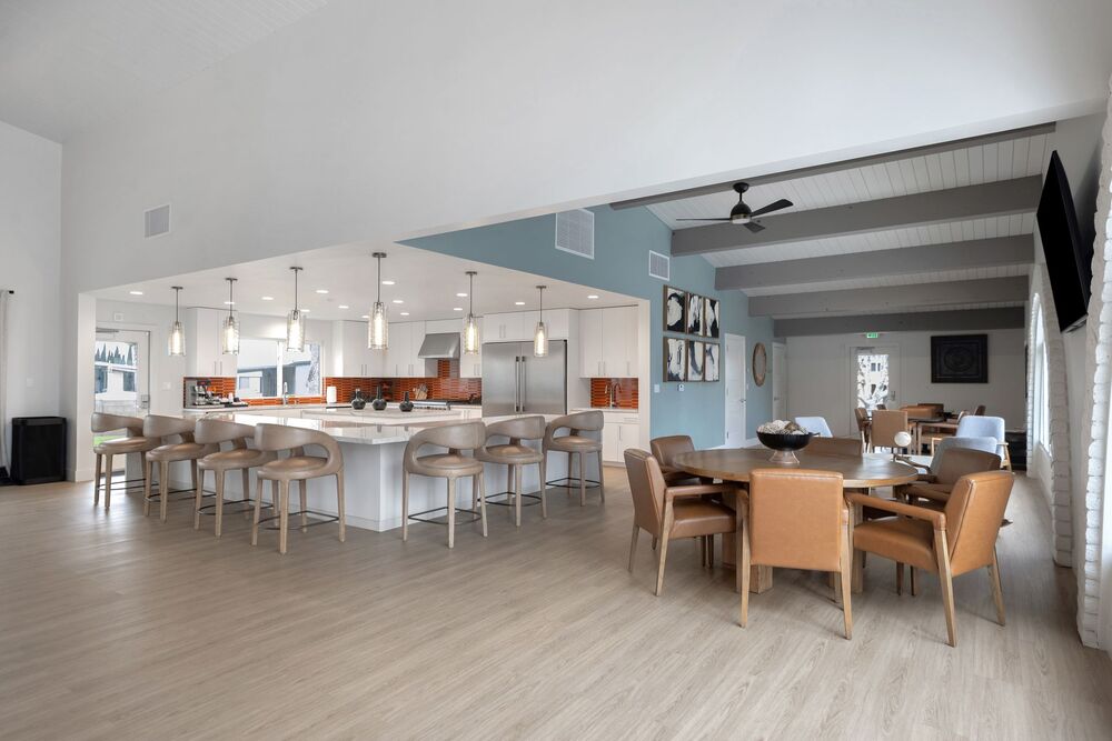 22 3700 Buchanan St Riverside CA 92503 USA Dining room AW3I9895