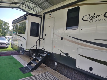 Thumbnail of RV