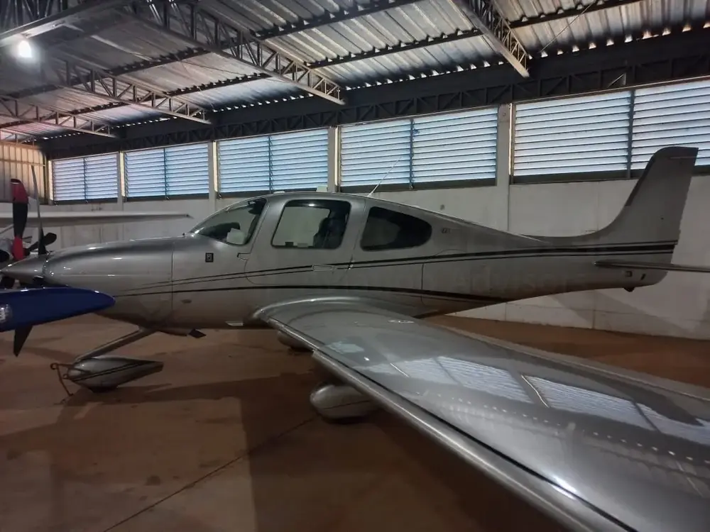 7161/cirrus-sr22-g5-turbo-2016-flightmarket-id-7161-00202.webp