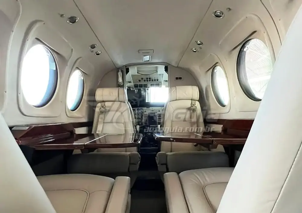 7179/beechcraft-king-air-c90b-2000-flightmarket-id-7179-49563.webp