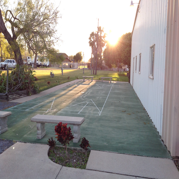 Shuffle board 