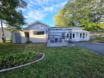 Thumbnail of mobile home