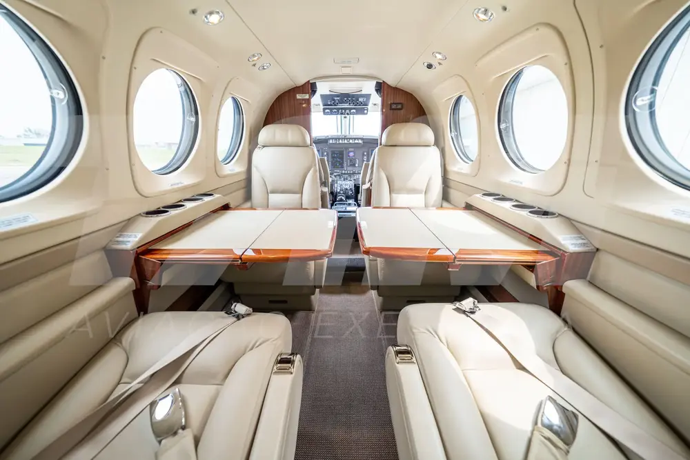 7413/beechcraft-king-air-c90gtx-2011-flightmarket-id-7413-08533.webp