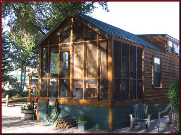 The Park's Deluxe Cabin Rental: Nearly 500 sq. ft. of Modern Comfort