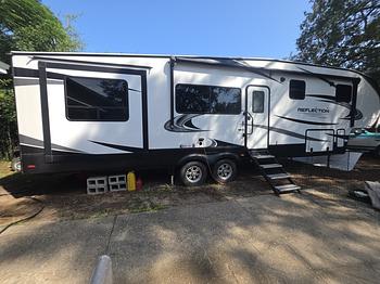 Thumbnail of RV
