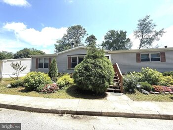 Thumbnail of mobile home
