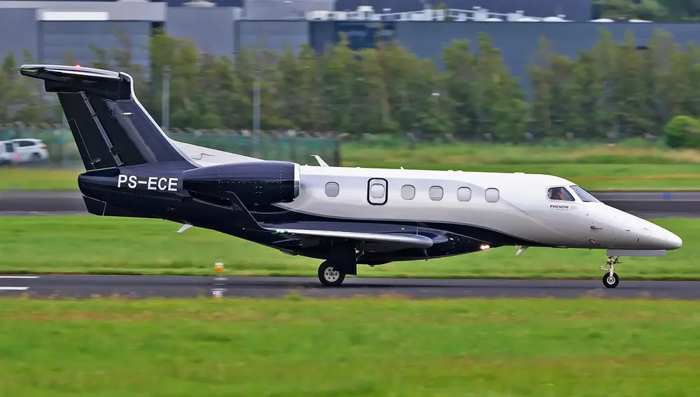 7252/embraer-phenom-300-2016-flightmarket-id-7252-46220.webp