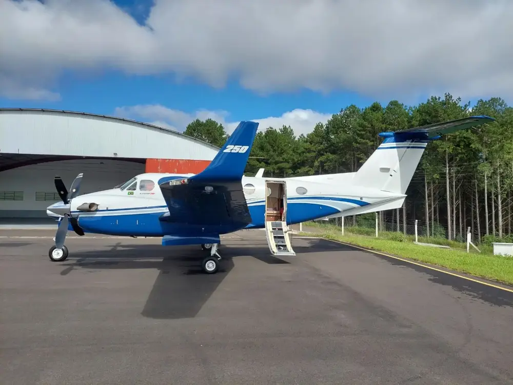 7660/beechcraft-king-air-250-2014-flightmarket-id-7660-42252.webp