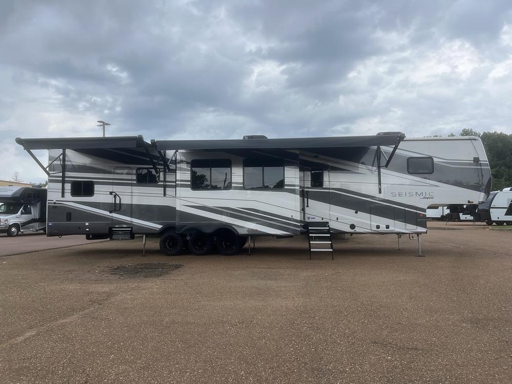 Photo of Rv