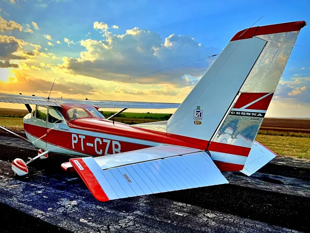 6898/cessna-172h-skyhawk-1967-flightmarket-id-6898-54494.webp