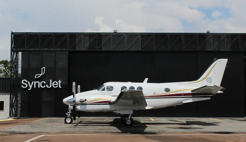 7683/beechcraft-king-air-c90b-2001-flightmarket-id-7683-15171.webp