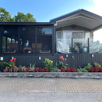 Thumbnail of mobile home