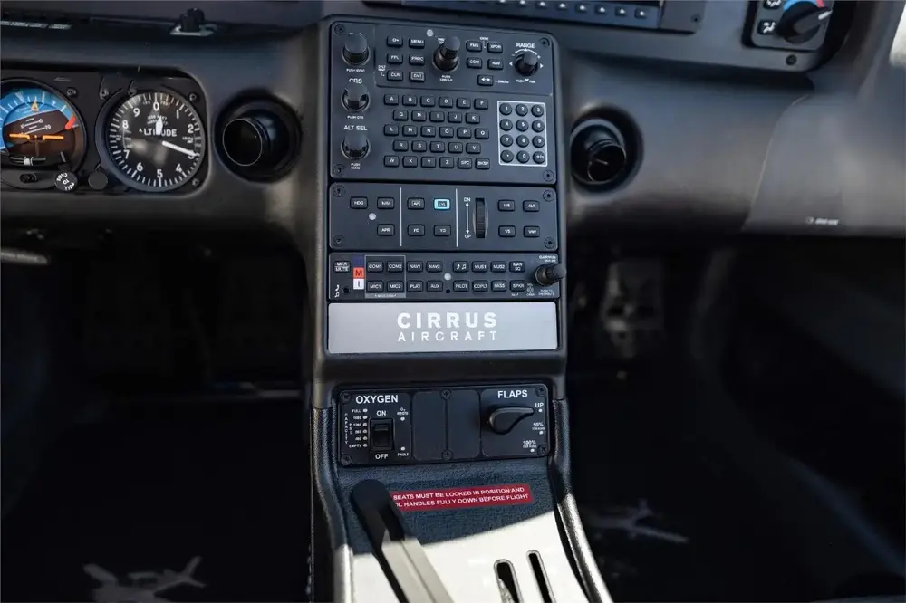 7425/cirrus-sr22-g5-turbo-2015-flightmarket-id-7425-32575.webp
