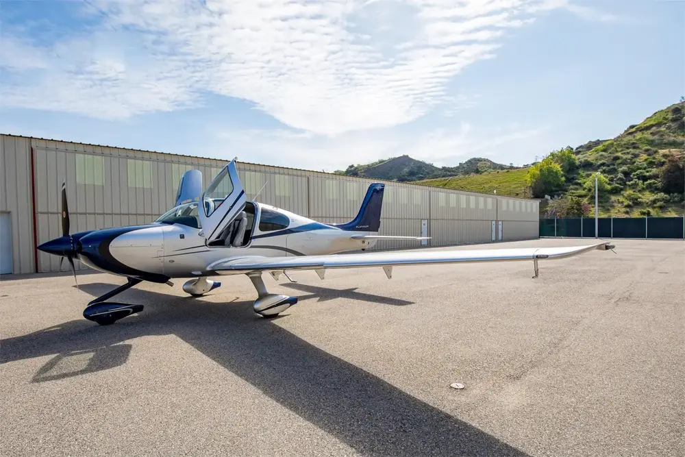 7563/cirrus-sr22-g5-2015-flightmarket-id-7563-22251.webp