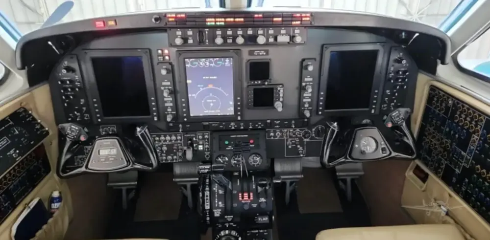 7765/beechcraft-king-air-c90gti-2008-flightmarket-id-7765-37453.webp