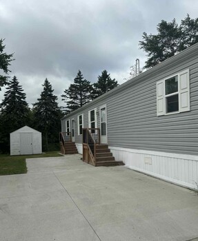 Thumbnail of mobile home