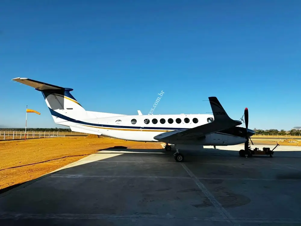7263/beechcraft-king-air-350-2008-flightmarket-id-7263-44000.webp