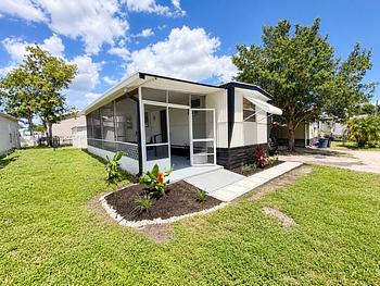 Photo of 2 Bed 1 Bath 1980 Mana