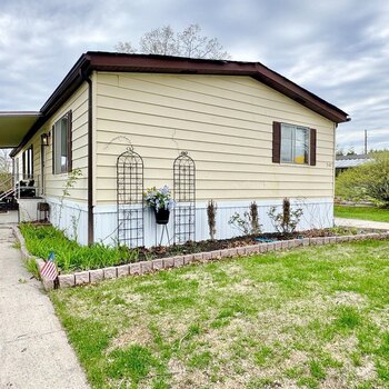 Thumbnail of mobile home