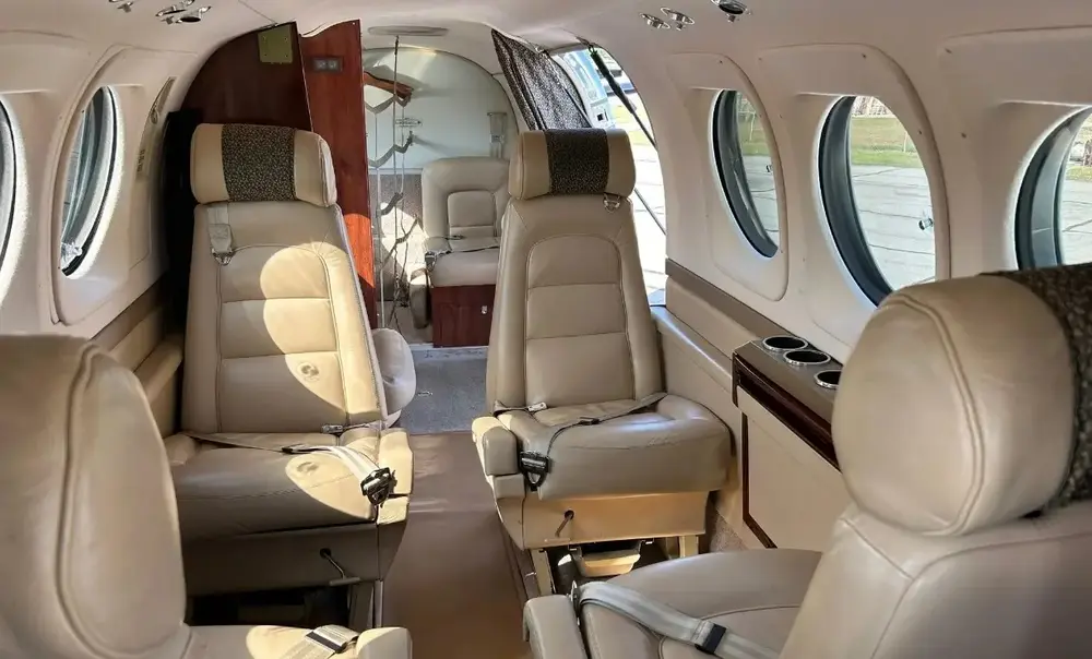 7192/beechcraft-king-air-c90b-2005-flightmarket-id-7192-01065.webp