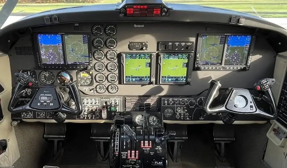 7053/beechcraft-king-air-f90-1-1984-flightmarket-id-7053-37491.webp