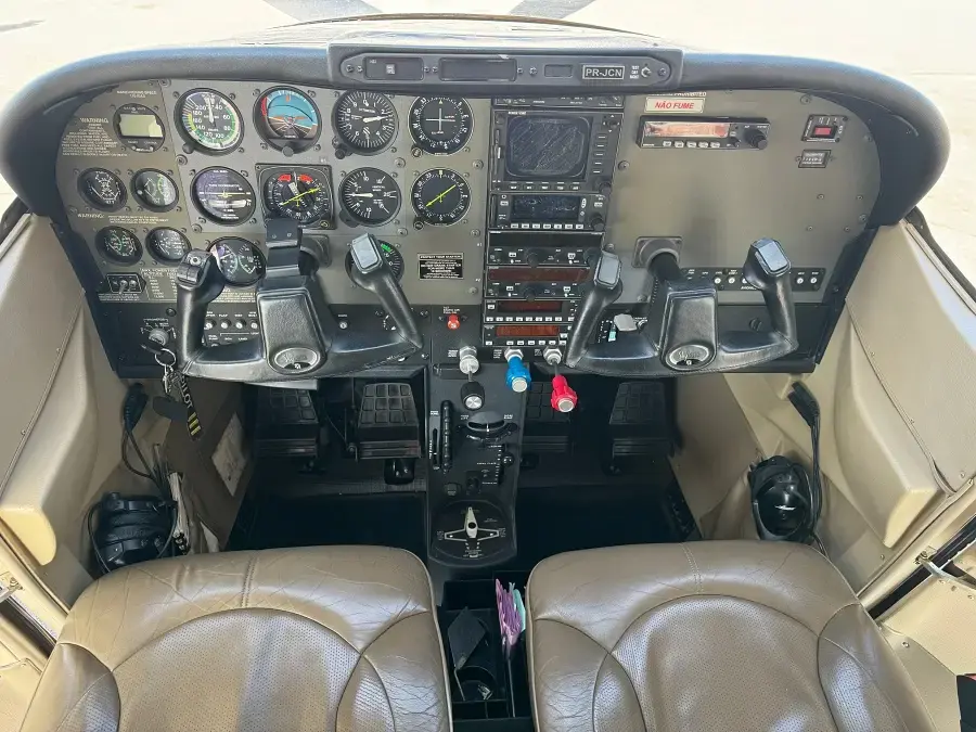 7452/cessna-182t-skylane-2004-flightmarket-id-7452-47513.webp