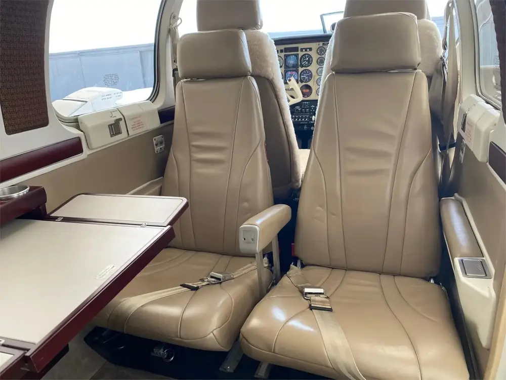7198/beechcraft-baron-58-2005-flightmarket-id-7198-27334.webp