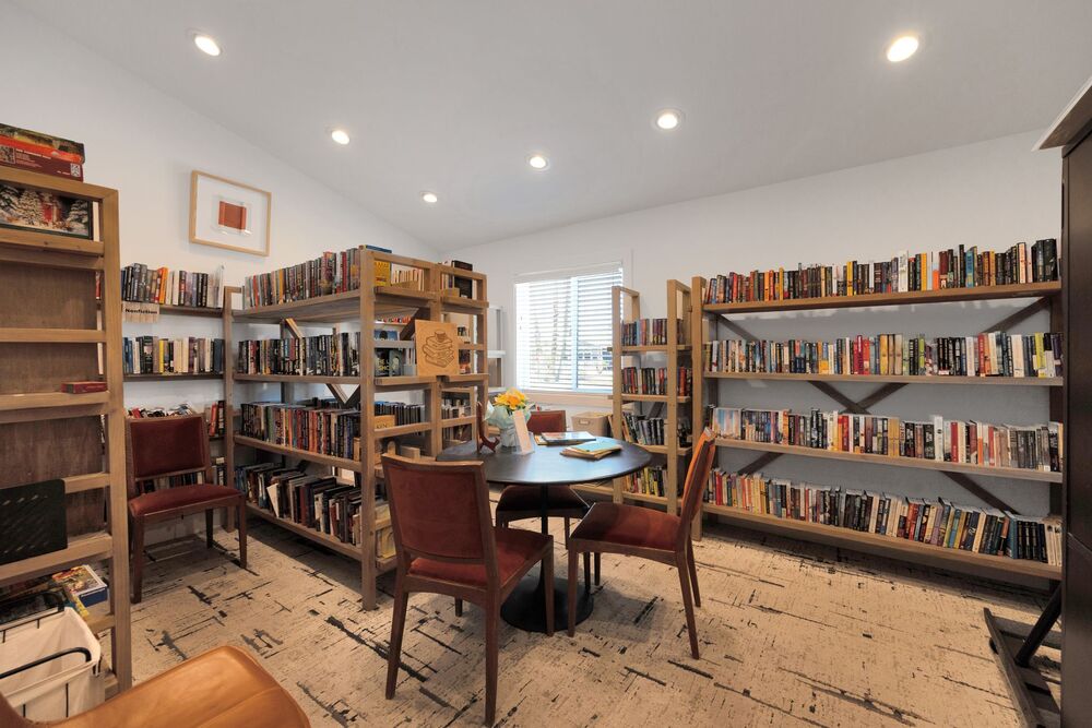 65 3300 E Broadway Rd Mesa AZ 85204 USA Living room 2T6A0194