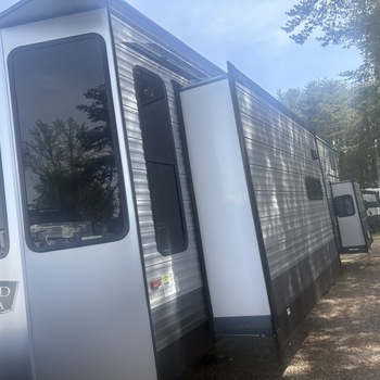 Thumbnail of RV