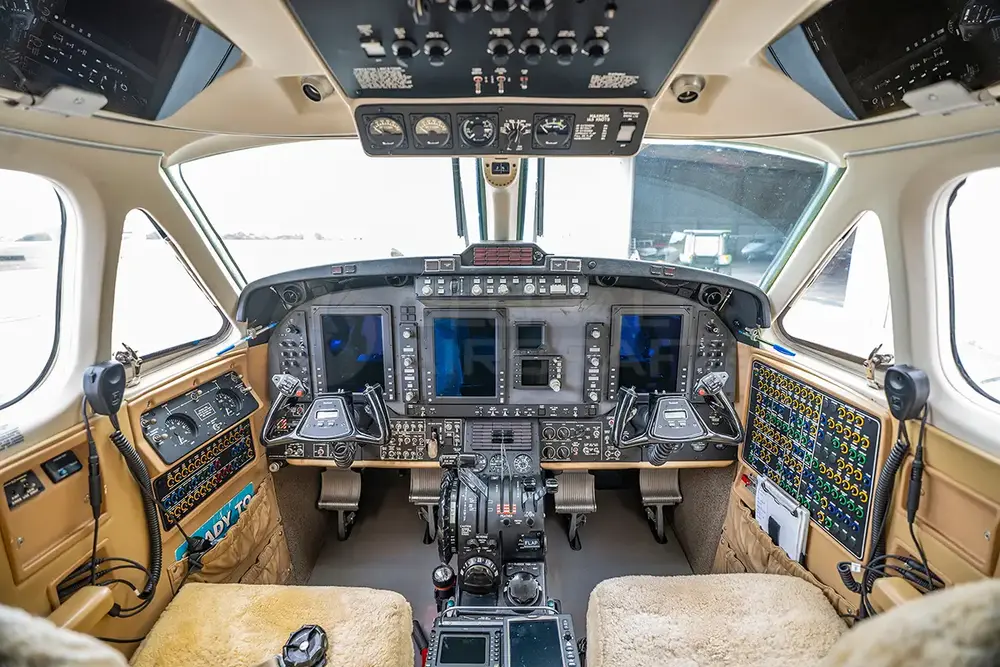 6876/beechcraft-king-air-350-2009-flightmarket-id-6876-54261.webp