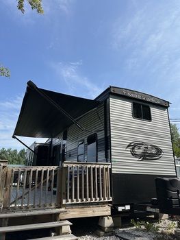 Thumbnail of RV