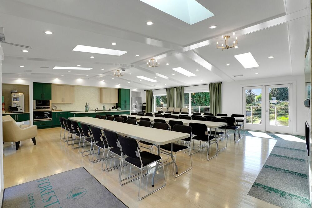 34 570 N 10th Ave Cornelius OR 97113 USA Dining room DSC09230