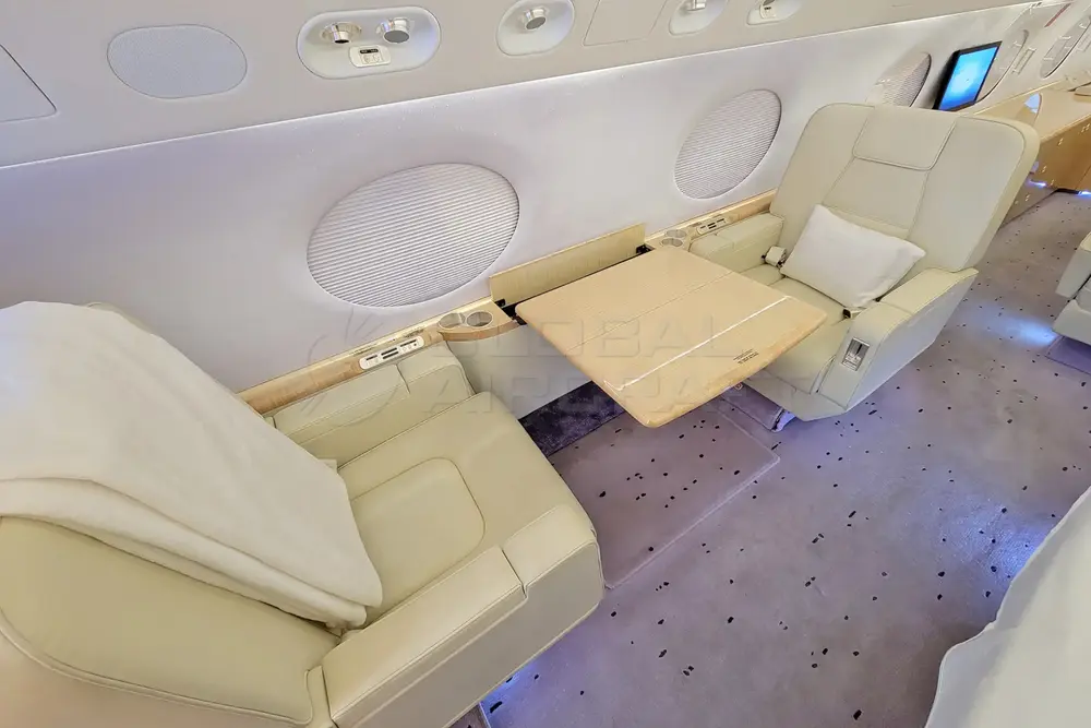 7501/gulfstream-g550-2006-flightmarket-id-7501-04208.webp