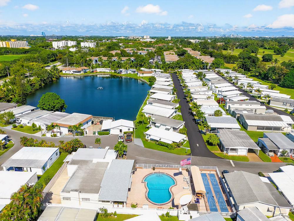 EDIT 32 3318 Orange Street Hollywood FL USA Exterior MAX 0016