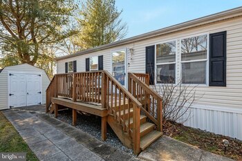 Thumbnail of mobile home