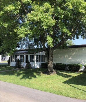 Thumbnail of mobile home