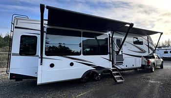 Thumbnail of RV