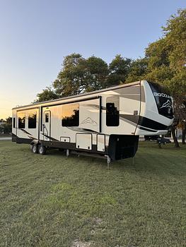 Thumbnail of RV