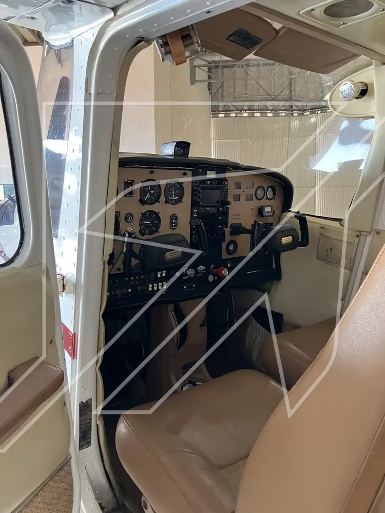 7139/cessna-172m-skyhawk-1973-flightmarket-id-7139-48338.webp