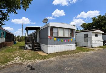 Thumbnail of mobile home