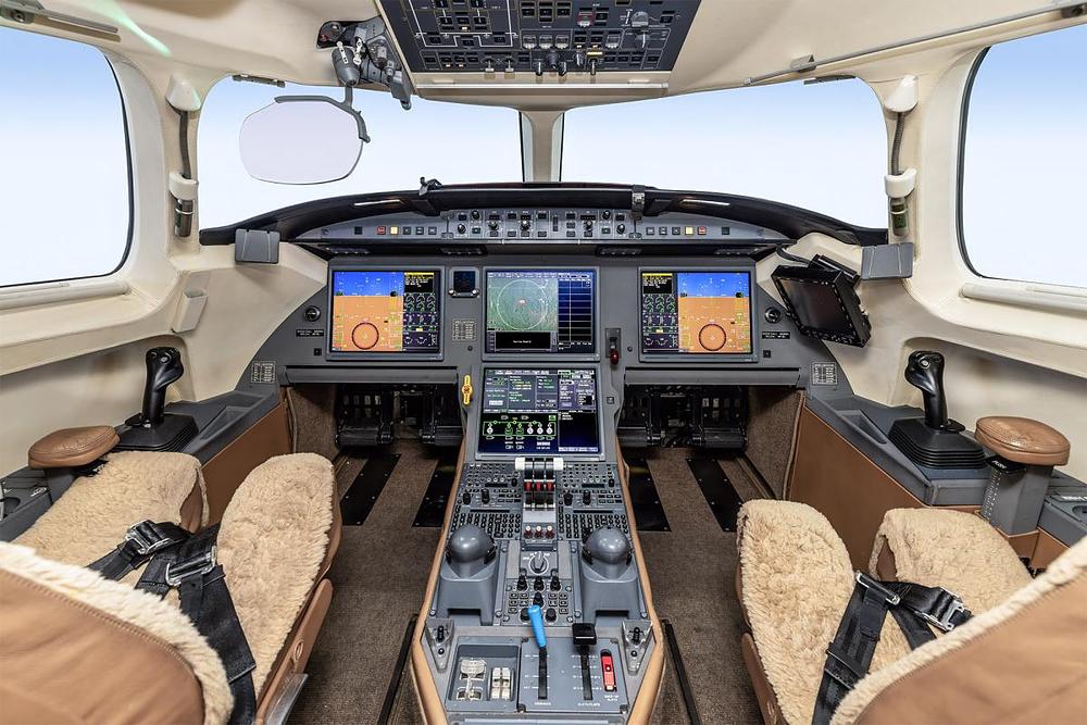 17-cockpit1_115_N506BA_copy.jpg
