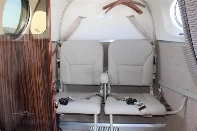 7529/beechcraft-king-air-250-2014-flightmarket-id-7529-26126.webp