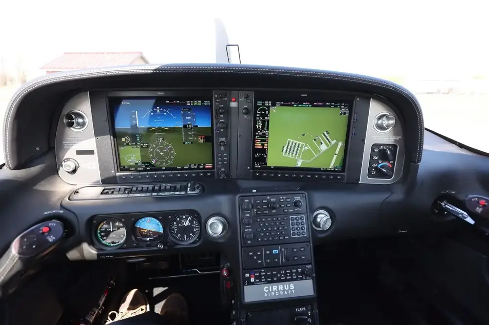 7273/cirrus-sr22-g5-2014-flightmarket-id-7273-33106.webp