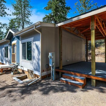 Thumbnail of mobile home