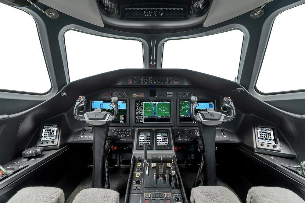 03-cockpit1_680A-0116_N354MG.jpg